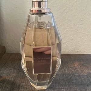 Viktor and Rolf Flowerbomb Bloom